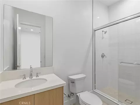 Bath - 27643 Juniper Ln, Valencia, CA 91381 photo 5 of 7