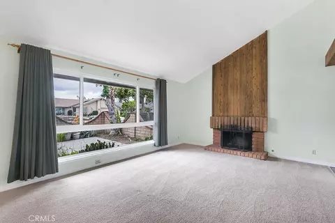 Living - 2162 Emmett, Simi Valley, CA 93063 photo 4 of 14