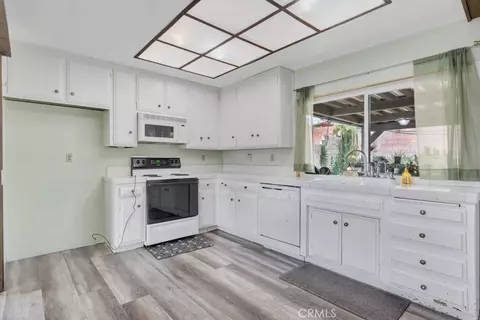 Kitchen - 2162 Emmett, Simi Valley, CA 93063 photo 4 of 4