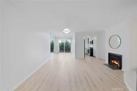 1355 N Sierra Bonita #208, Los Angeles, CA 90046