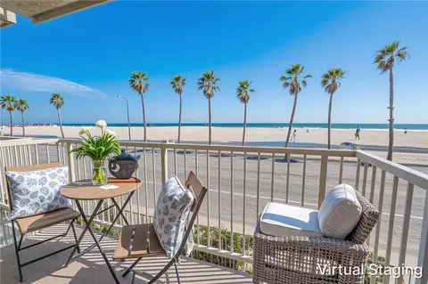 228 E Surfside Dr, Port Hueneme, CA 93041