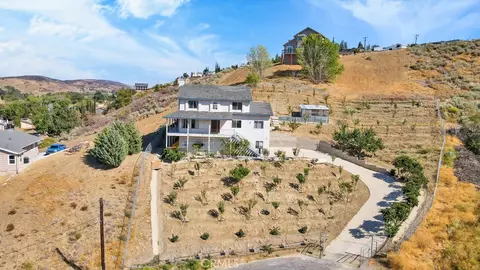 42804 Barnstead Dr, Lake Hughes, CA 93532