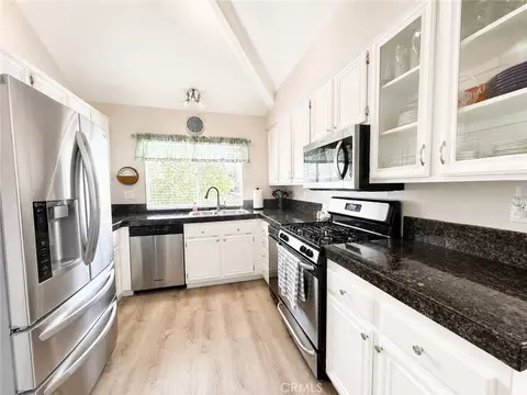 Kitchen - 478 Shelburne Ln UNIT B, Simi Valley, CA 93065 photo 1 of 1