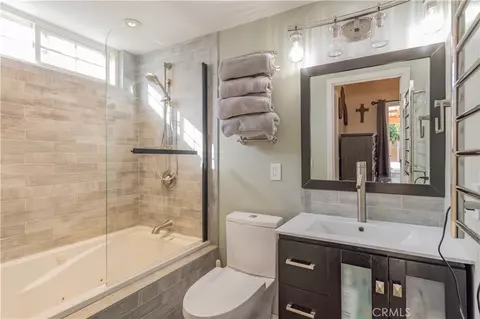 Bath - 1682 Darnel Ct, Camarillo, CA 93010 photo 3 of 3