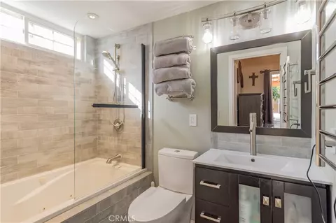 Bath - 1682 Darnel Ct, Camarillo, CA 93010 photo 3 of 3