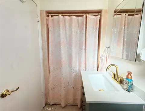 Bath - 44020 3rd E, Lancaster, CA 93535 photo 2 of 4