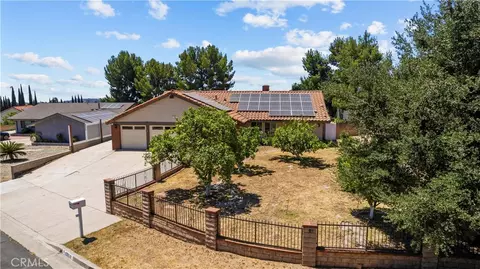 15559 Sorbonne, Sylmar, CA 91342
