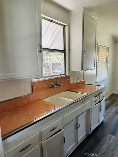 6852 Aura Ave, Reseda, CA 91335 photo 3
