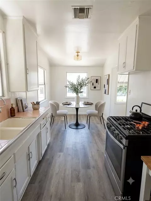 6852 Aura Ave, Reseda, CA 91335 photo 2