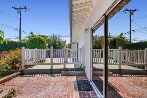 Exterior - 4 Mansfield Ln, Camarillo, CA 93010 photo 7 of 17