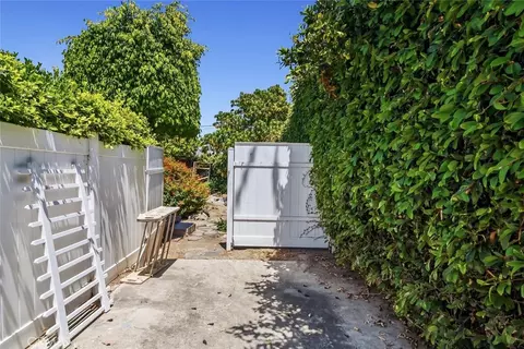 Exterior - 4 Mansfield Ln, Camarillo, CA 93010 photo 12 of 17