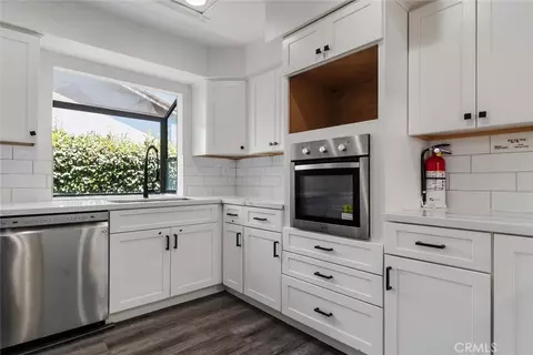 Kitchen - 4 Mansfield Ln, Camarillo, CA 93010 photo 2 of 3