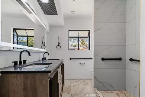 Bath - 4 Mansfield Ln, Camarillo, CA 93010 photo 2 of 4