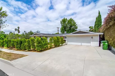 20643 Clarendon St, Woodland Hills, CA 91367
