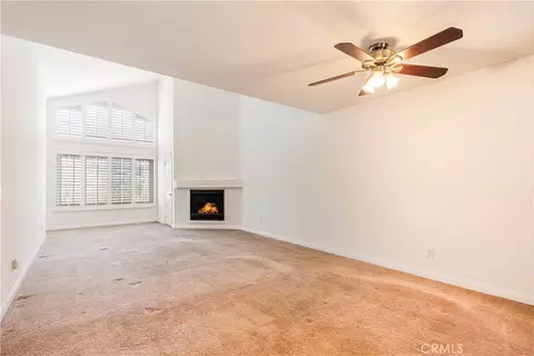 5530 Owensmouth Ave #324, Woodland Hills, CA 91367