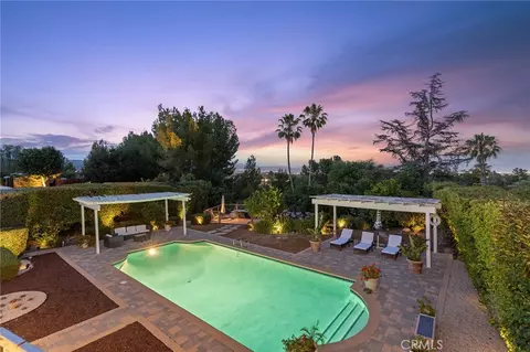 24217 Hatteras St, Woodland Hills, CA 91367