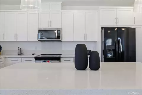 Kitchen - 3347 Emerald Ln, Lancaster, CA 93535 photo 3 of 6