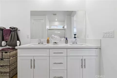 Bath - 3347 Emerald Ln, Lancaster, CA 93535 photo 2 of 3