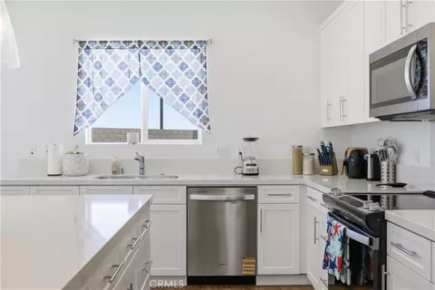 Kitchen - 3347 Emerald Ln, Lancaster, CA 93535 photo 5 of 6