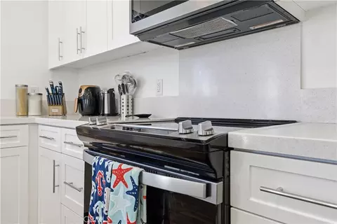 Kitchen - 3347 Emerald Ln, Lancaster, CA 93535 photo 4 of 6