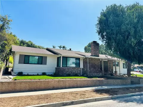 23626 Neargate, Newhall, CA 91321