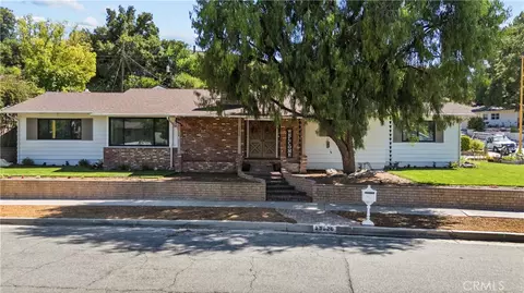 23626 Neargate, Newhall, CA 91321