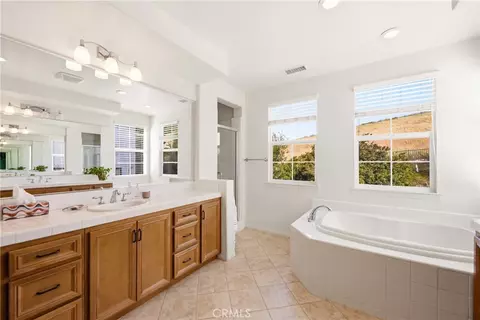 Bath - 2273 Swift Fox Ct, Simi Valley, CA 93065 photo 3 of 3