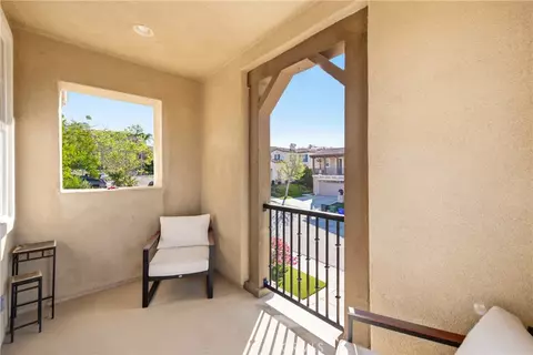 Exterior - 2273 Swift Fox Ct, Simi Valley, CA 93065 photo 2 of 6