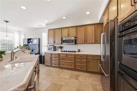 Kitchen - 2273 Swift Fox Ct, Simi Valley, CA 93065 photo 3 of 5