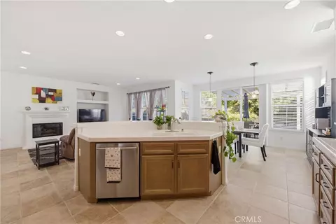 Kitchen - 2273 Swift Fox Ct, Simi Valley, CA 93065 photo 2 of 5