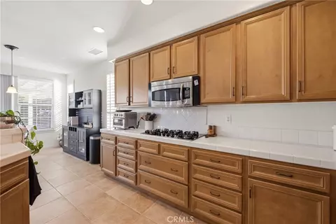 Kitchen - 2273 Swift Fox Ct, Simi Valley, CA 93065 photo 4 of 5