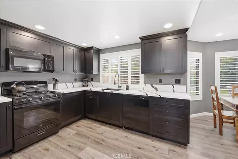 Kitchen - 2481 Keswick Ct, Simi Valley, CA 93063 photo 2 of 3