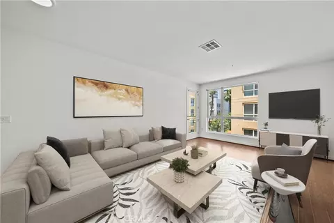 21301 Erwin #420, Woodland Hills, CA 91367