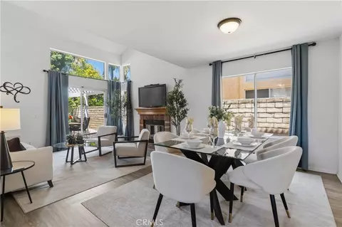 Dining - 592 Fairfield, Simi Valley, CA 93065 photo 2 of 5