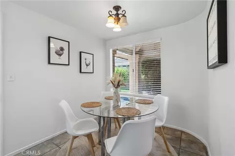 Dining - 592 Fairfield, Simi Valley, CA 93065 photo 5 of 5