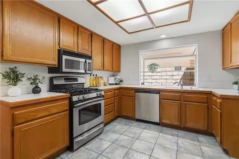 Kitchen - 592 Fairfield, Simi Valley, CA 93065 photo 1 of 2