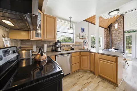 Kitchen - 27200 Bear Valley Rd, Tehachapi, CA 93561 photo 1 of 4