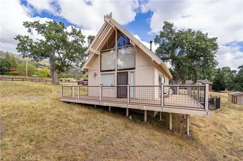 Exterior - 27200 Bear Valley Rd, Tehachapi, CA 93561 photo 3 of 7