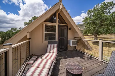 Exterior - 27200 Bear Valley Rd, Tehachapi, CA 93561 photo 6 of 7