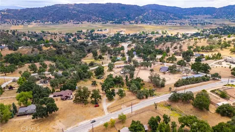 View/Area - 27200 Bear Valley Rd, Tehachapi, CA 93561 photo 2 of 10