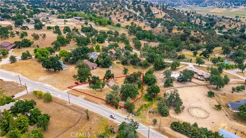 View/Area - 27200 Bear Valley Rd, Tehachapi, CA 93561 photo 3 of 10