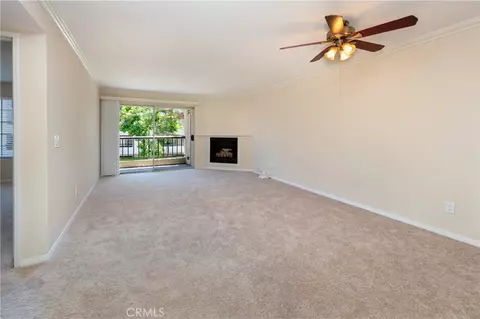 5510 Owensmouth Ave #204, Woodland Hills, CA 91367