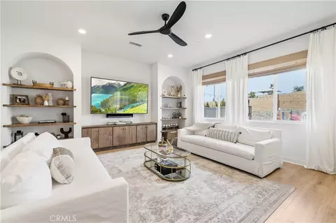 Living - 28631 Bloom, Saugus, CA 91350 photo 1 of 2