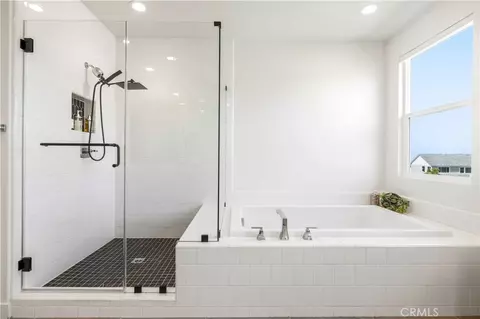 Bath - 28631 Bloom, Saugus, CA 91350 photo 3 of 4