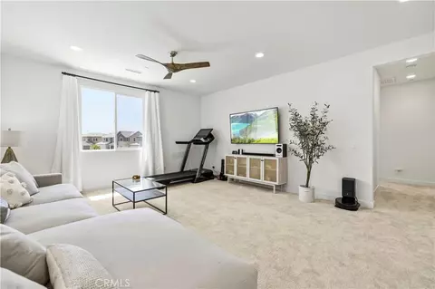 Entry Way - 28631 Bloom, Saugus, CA 91350 photo 4 of 5