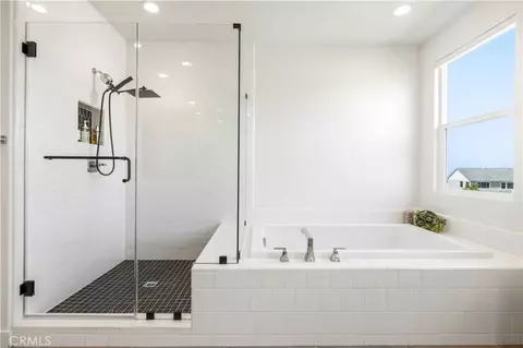 Bath - 28631 Bloom, Saugus, CA 91350 photo 3 of 4
