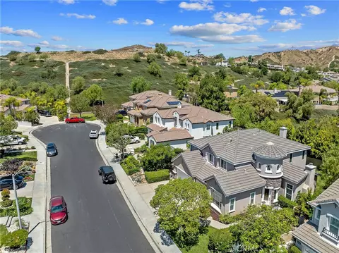 View/Area - 21809 Taylor Ct, Santa Clarita, CA 91390 photo 2 of 4