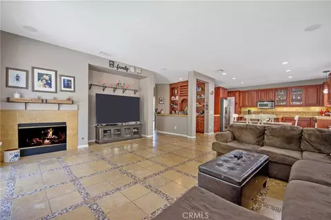 Living - 21809 Taylor Ct, Santa Clarita, CA 91390 photo 5 of 6