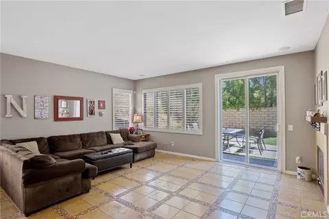 Living - 21809 Taylor Ct, Santa Clarita, CA 91390 photo 3 of 6