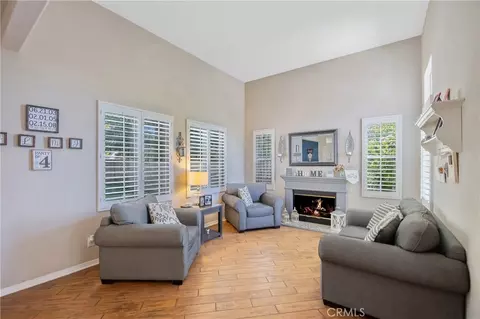 Living - 21809 Taylor Ct, Santa Clarita, CA 91390 photo 2 of 6